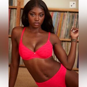 NWT! Savage x Fenty Neon 40H